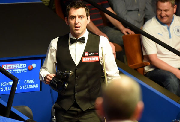 Ронни О'Салливан играл в носках во время матча чемпионата мира